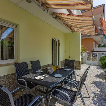 Hundefreundliches Nur 350 Meter Zum Sandstrand Mit Privater Terrasse, Steingrill, Wifi דירה *