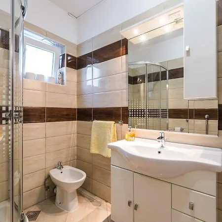 Hundefreundliches Nur 350 Meter Zum Sandstrand Mit Privater Terrasse, Steingrill, Wifi Crikvenica