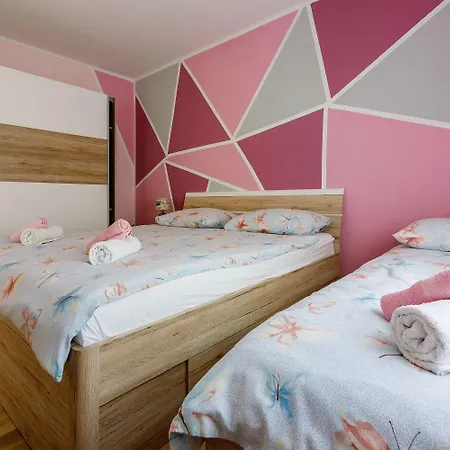 Hundefreundliches Nur 350 Meter Zum Sandstrand Mit Privater Terrasse, Steingrill, Wifi * Crikvenica
