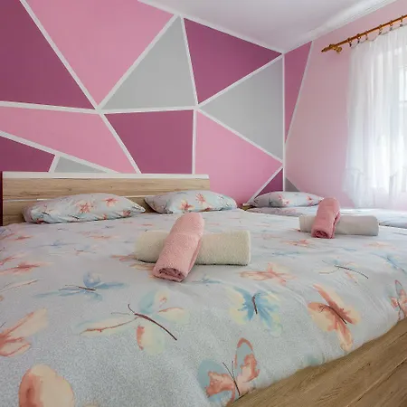 Appartement Hundefreundliches Nur 350 Meter Zum Sandstrand Mit Privater Terrasse, Steingrill, Wifi