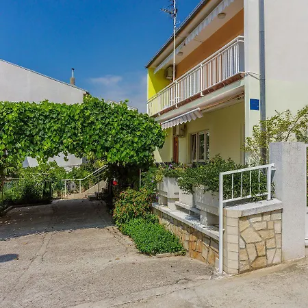 Hundefreundliches Nur 350 Meter Zum Sandstrand Mit Privater Terrasse, Steingrill, Wifi דירה