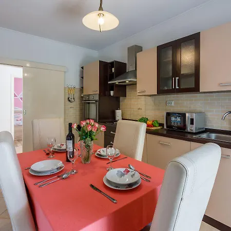 Hundefreundliches Nur 350 Meter Zum Sandstrand Mit Privater Terrasse, Steingrill, Wifi Apartment *