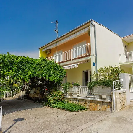 Hundefreundliches Nur 350 Meter Zum Sandstrand Mit Privater Terrasse, Steingrill, Wifi דירה קריקווניצה