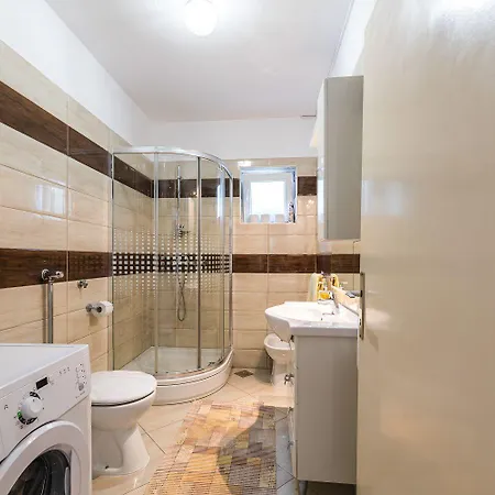 Hundefreundliches Nur 350 Meter Zum Sandstrand Mit Privater Terrasse, Steingrill, Wifi