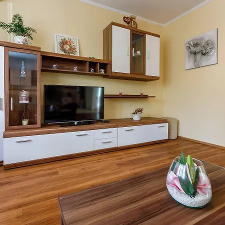 Hundefreundliches Nur 350 Meter Zum Sandstrand Mit Privater Terrasse, Steingrill, Wifi Apartment Crikvenica