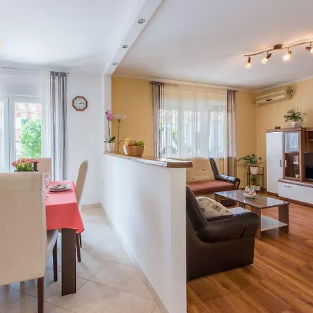 Hundefreundliches Nur 350 Meter Zum Sandstrand Mit Privater Terrasse, Steingrill, Wifi *