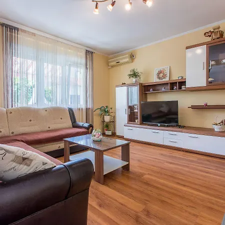 Hundefreundliches Nur 350 Meter Zum Sandstrand Mit Privater Terrasse, Steingrill, Wifi Apartment