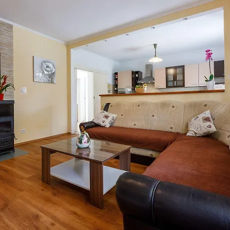 Hundefreundliches Nur 350 Meter Zum Sandstrand Mit Privater Terrasse, Steingrill, Wifi Apartment