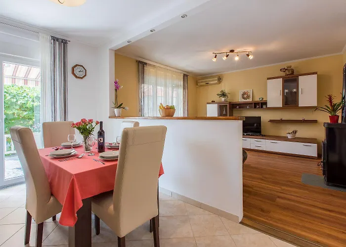 Hundefreundliches Nur 350 Meter Zum Sandstrand Mit Privater Terrasse, Steingrill, Wifi קריקווניצה