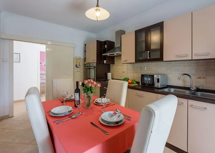 Hundefreundliches Nur 350 Meter Zum Sandstrand Mit Privater Terrasse, Steingrill, Wifi דירה *