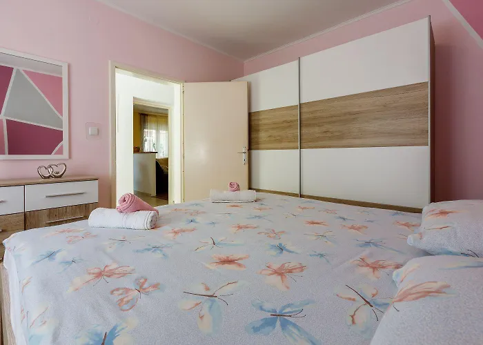 דירה Hundefreundliches Nur 350 Meter Zum Sandstrand Mit Privater Terrasse, Steingrill, Wifi *