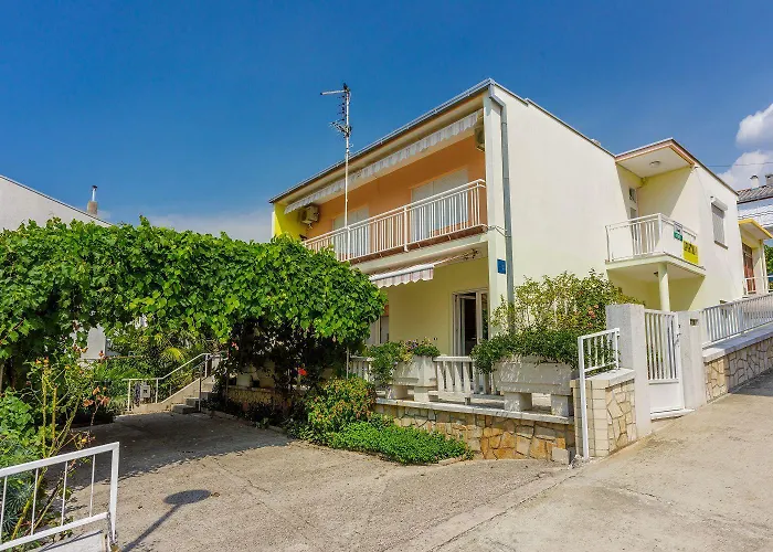 Hundefreundliches Nur 350 Meter Zum Sandstrand Mit Privater Terrasse, Steingrill, Wifi דירה קריקווניצה