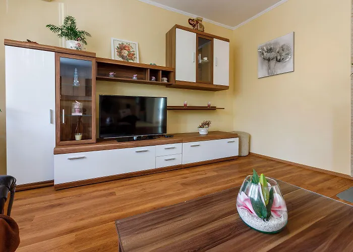 Hundefreundliches Nur 350 Meter Zum Sandstrand Mit Privater Terrasse, Steingrill, Wifi דירה קריקווניצה