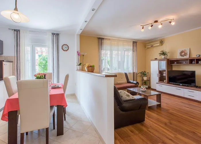 Hundefreundliches Nur 350 Meter Zum Sandstrand Mit Privater Terrasse, Steingrill, Wifi *