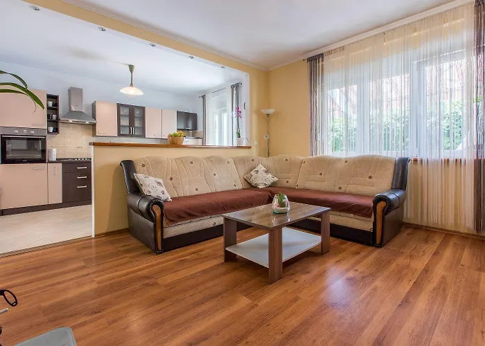Hundefreundliches Nur 350 Meter Zum Sandstrand Mit Privater Terrasse, Steingrill, Wifi קריקווניצה