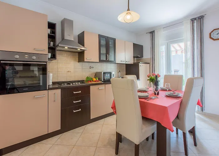Hundefreundliches Nur 350 Meter Zum Sandstrand Mit Privater Terrasse, Steingrill, Wifi * קריקווניצה