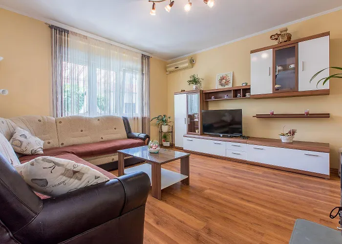 Hundefreundliches Nur 350 Meter Zum Sandstrand Mit Privater Terrasse, Steingrill, Wifi דירה