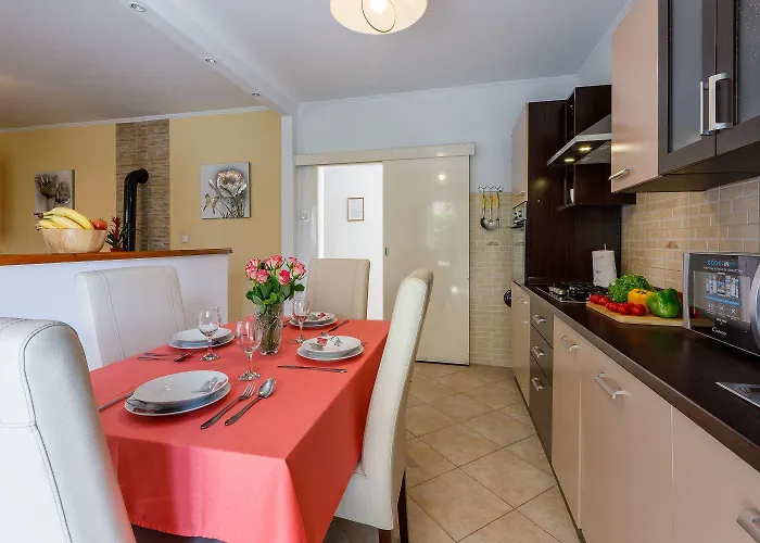 דירה Hundefreundliches Nur 350 Meter Zum Sandstrand Mit Privater Terrasse, Steingrill, Wifi קריקווניצה