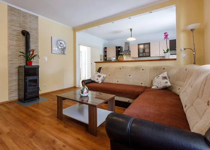 Hundefreundliches Nur 350 Meter Zum Sandstrand Mit Privater Terrasse, Steingrill, Wifi דירה