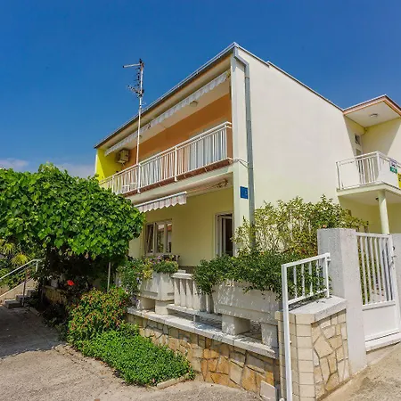 アパート Hundefreundliches Nur 350 Meter Zum Sandstrand Mit Privater Terrasse, Steingrill, Wifi