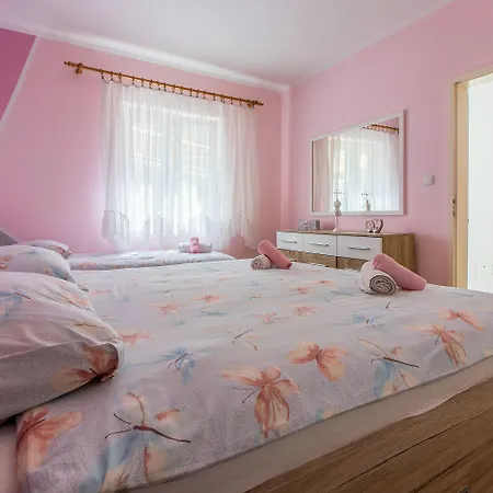 Hundefreundliches Nur 350 Meter Zum Sandstrand Mit Privater Terrasse, Steingrill, Wifi