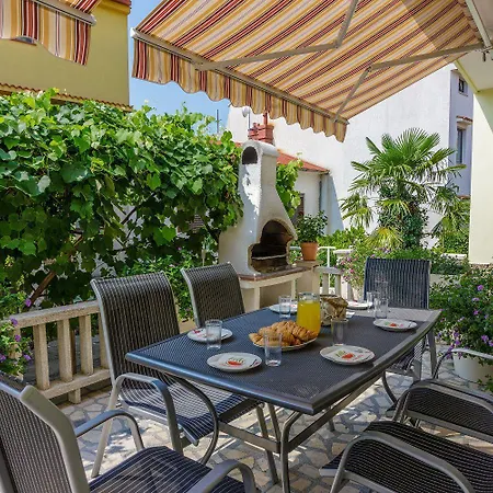 アパート Hundefreundliches Nur 350 Meter Zum Sandstrand Mit Privater Terrasse, Steingrill, Wifi ツリクヴェニツァ