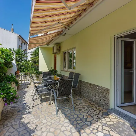 アパート Hundefreundliches Nur 350 Meter Zum Sandstrand Mit Privater Terrasse, Steingrill, Wifi *